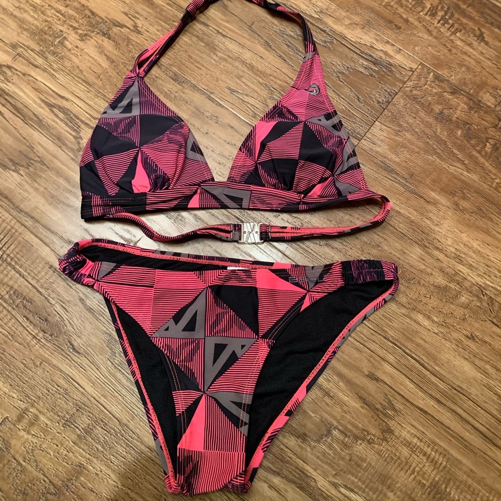 Pink/black bikini